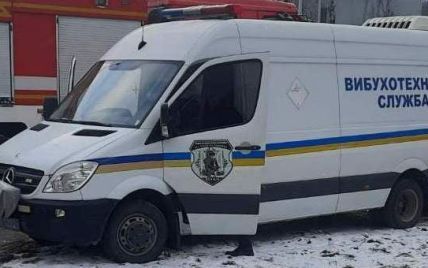Во всех львовских школах ищут взрывчатку: учеников и учителей эвакуировали