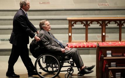 У США госпіталізували Джорджа Буша-старшого