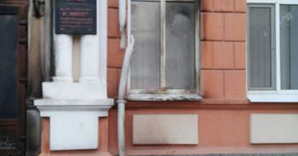 У Мелітополі невідомі підпалили будівлю міськради_2 / © ГУ Національної поліції у Запорізькій області