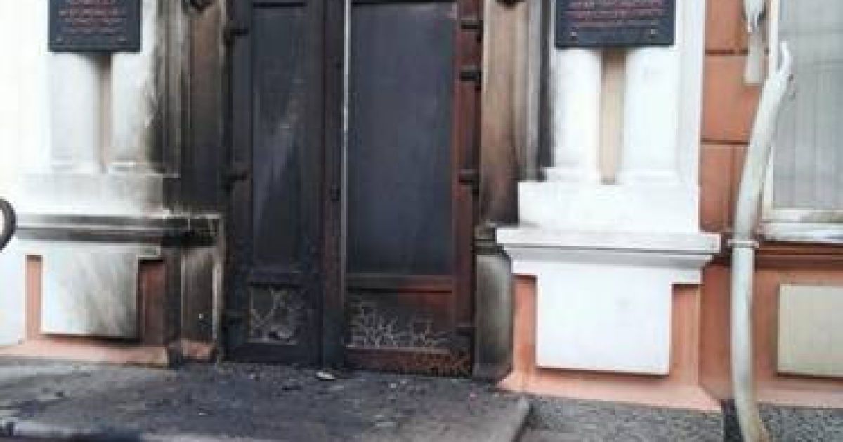 У Мелітополі невідомі підпалили будівлю міськради_3 / © ГУ Національної поліції у Запорізькій області