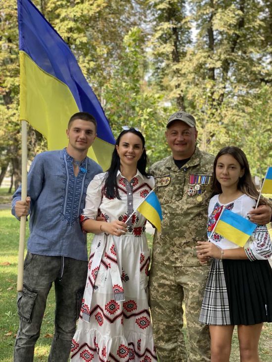 Наші захисники та захисниці повертаються з фронту та приносять війну додому. Як підтримати того, кого любиш