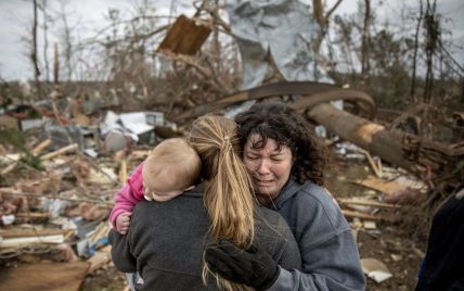 "Торнадо вырвал ребенка из рук отца": в США назвали имена жертв убийственной стихии