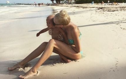 мама с дочкой голые в море 