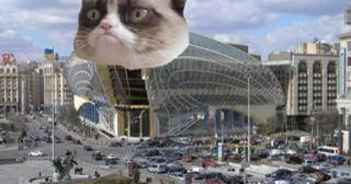 Юзеры высмеяли в фотожабах проект реконструкции Дома профсоюзов / © com-cup.com