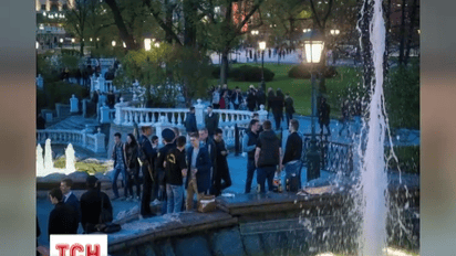 Путінський «президентський полк» залив шампанським вічний вогонь в Москві