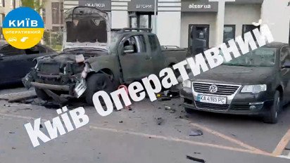В Киеве взорвался автомобиль, окрашенный под военный: есть пострадавший