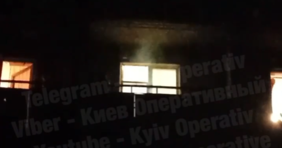 У Києві мешканці багатоповерхівки смажили шашлики просто на балконі: відео