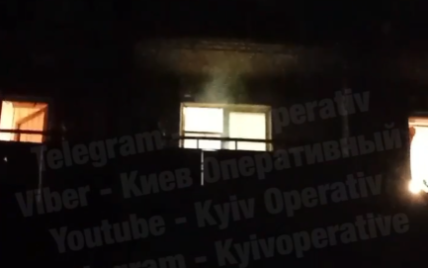У Києві мешканці багатоповерхівки смажили шашлики просто на балконі: відео