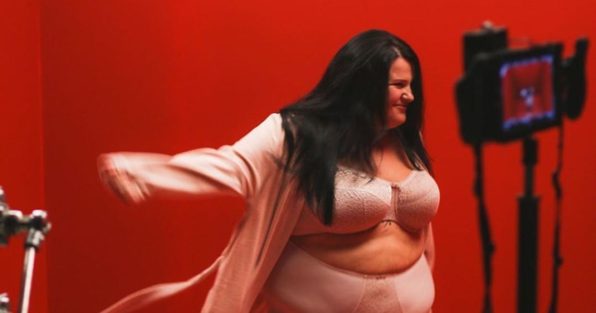 alyona alyona у самому спідньому знялася у рекламі