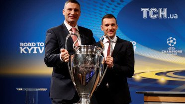 Віталій Кличко та Андрій Шевченко на жеребкуванні півфіналу і фіналу Ліги чемпіонів. Фінал відбудеться у Києві 26 травня. / © Reuters