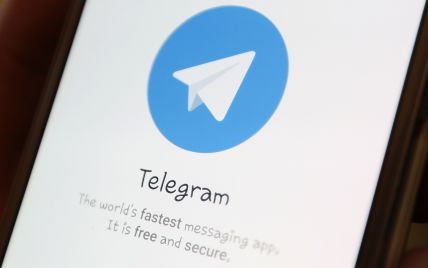 Россияне массово откликнулись на призыв Telegram и устроили "протест" с бумажными самолетиками