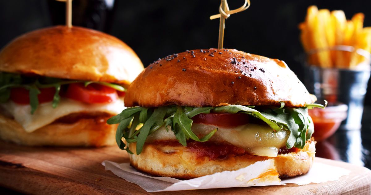 Бургер "Гаудомор": в Польше всемирно известная сеть фастфудов добавила в меню еду со скандальным названием