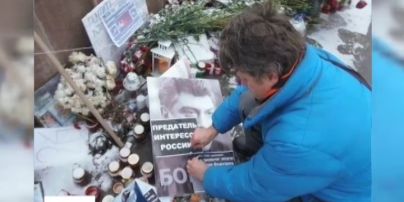 Неизвестные разгромили место убийства оппозиционера Бориса Немцова