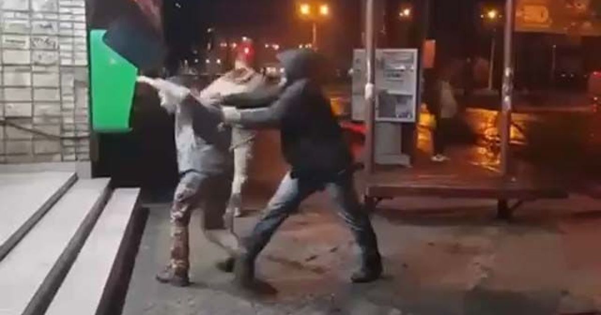 У Полтаві сталася бійка між цивільними чоловіками та військовими / Скриншот
