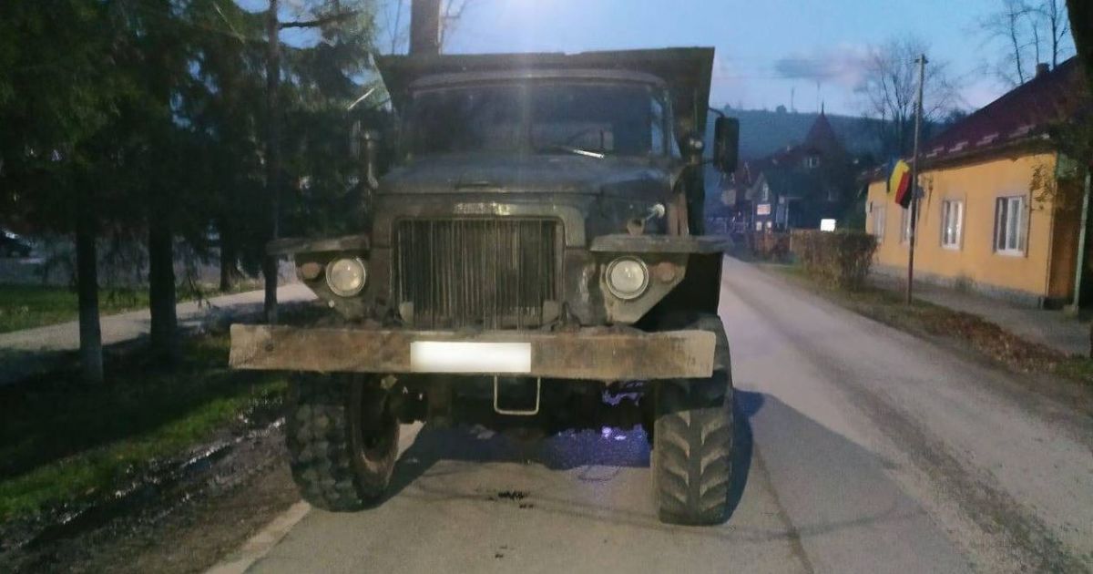 Вантажівка "Урал", під колесами якої загинула маленька дівчинка
