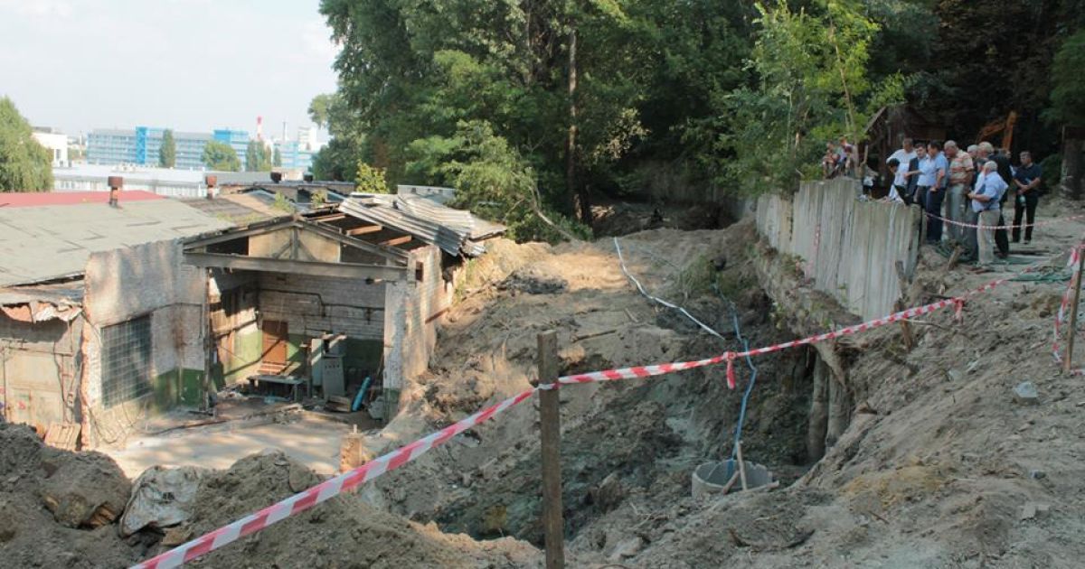 В Киеве продолжается ремонт коллектора / © Киевводоканал