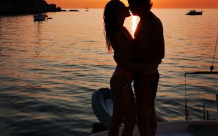 Трохи романтики: Алессандра Амбросіо була зображена за поцілунками з бойфрендом на яхті