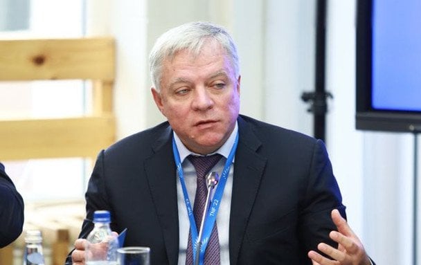 Выпал из окна на Рублевке: в Москве загадочно умер очередной топ-нефтяник