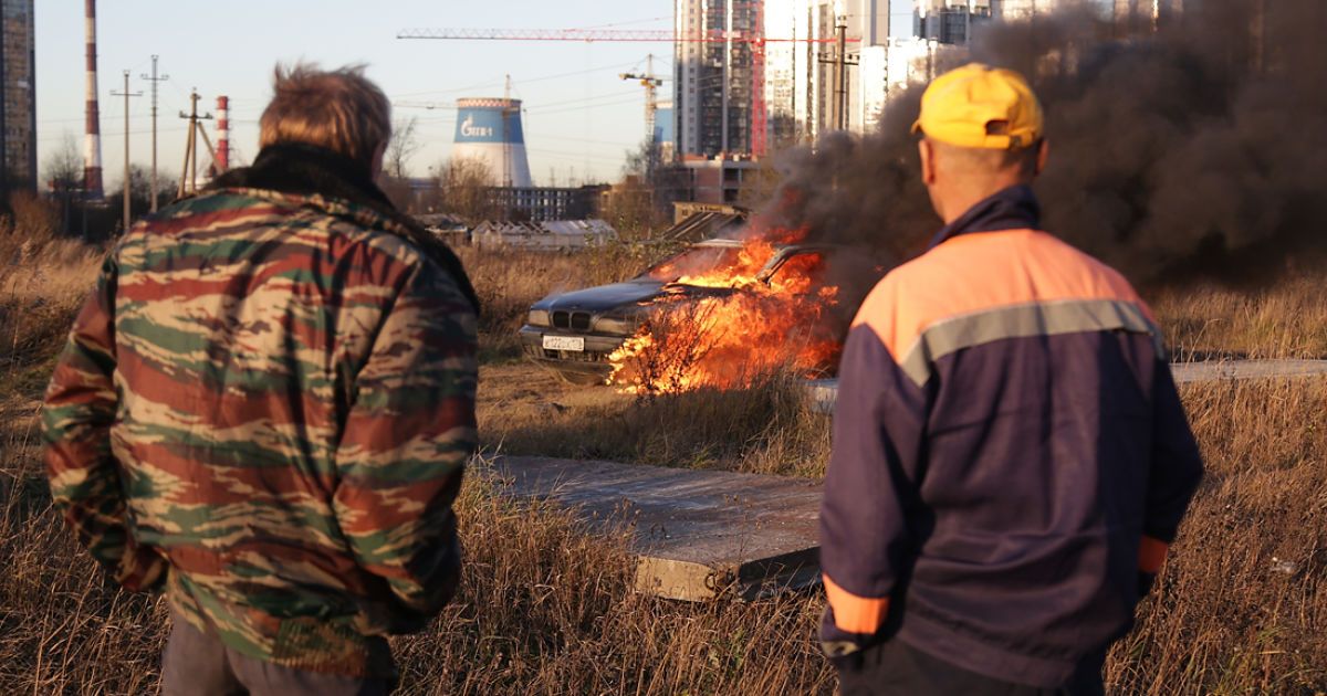 Стас Барецький своєрідно підтримав російський автопром. / © Фонтанка.ру