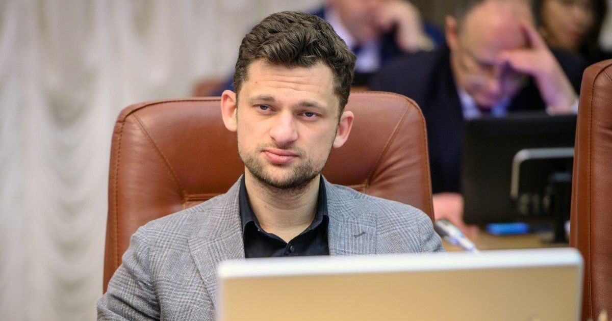 Дубилет обратился к бизнесу из-за хранения чеков и вклеивания бумажек