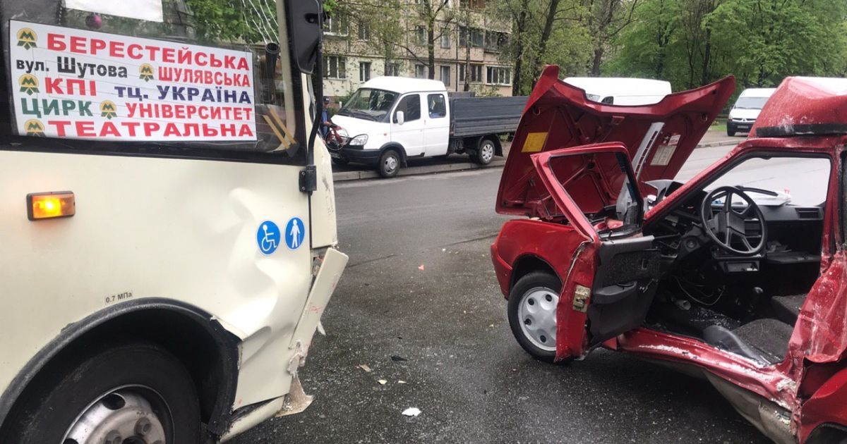 ДТП з маршруткою у Києві 29 квітня_1 / © Антон Страшко / ТСН