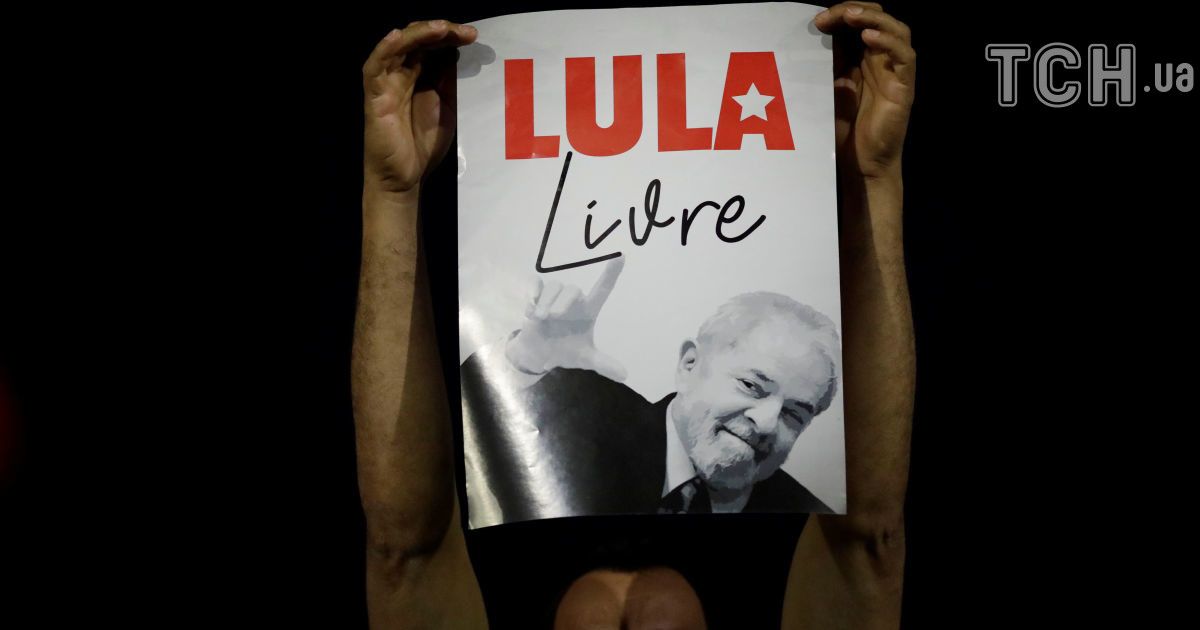 У колишнього бразильського президента багато прихильників, які активно його підтримують.
