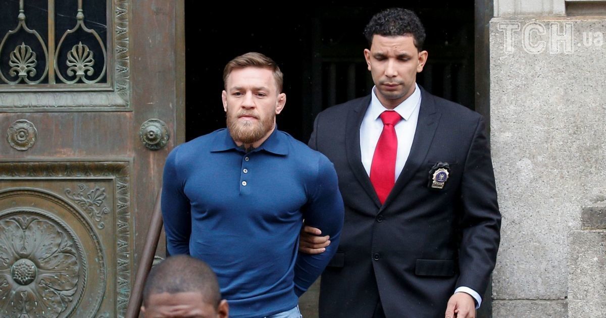 Чемпіона-забіяку Макгрегора в наручниках відправили на суд