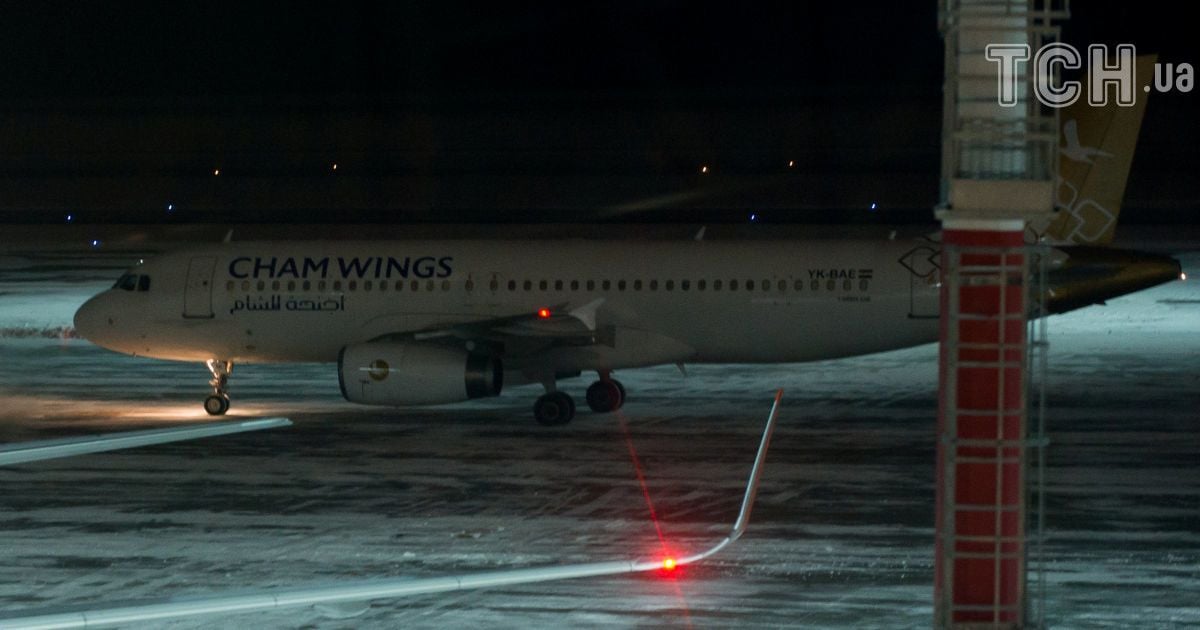 Літак авіакомпанії Cham Wings в аеропорту Ростова.
