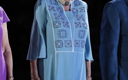 В голубом платье и на шпильках: герцогиня Корнуольская Камилла на церемонии открытия Игр Содружества