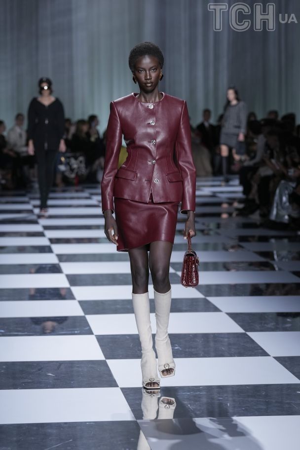 Показ Модного дома Versace весна-лето 2024 / © Associated Press