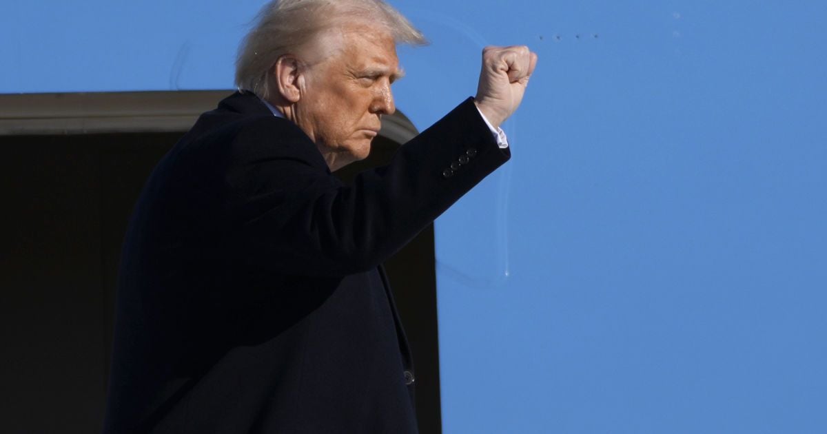 Президент США Дональд Трамп ухвалив рішення про призупинення військової допомоги Україні