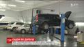Жителька Мукачевого втратила у ямі два колеса та добилася компенсації