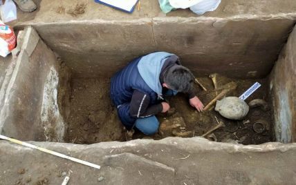 В каменной гробнице в Тернопольской области нашли скелеты и артефакты возрастом 5 тысяч лет: фото