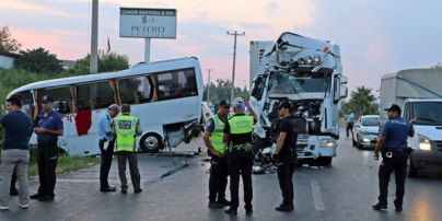 В Турции в водный канал упал автобус с российскими туристами