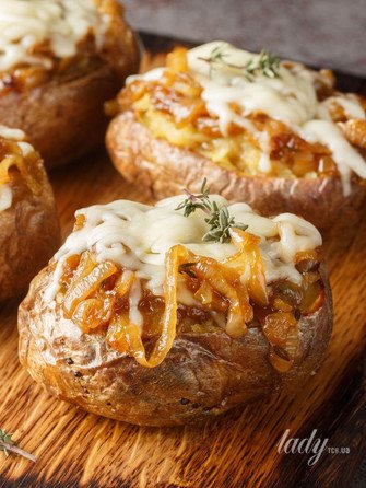 Печеный картофель с двумя видами начинок: рецепт вкусного ужина
