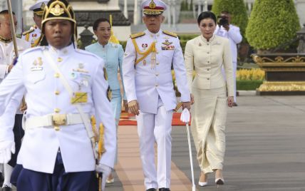 Король Таиланда самоизолировался от коронавируса в немецком отеле с десятками любовниц