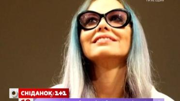 Орнелла Муті пофарбувала волосся у синій колір