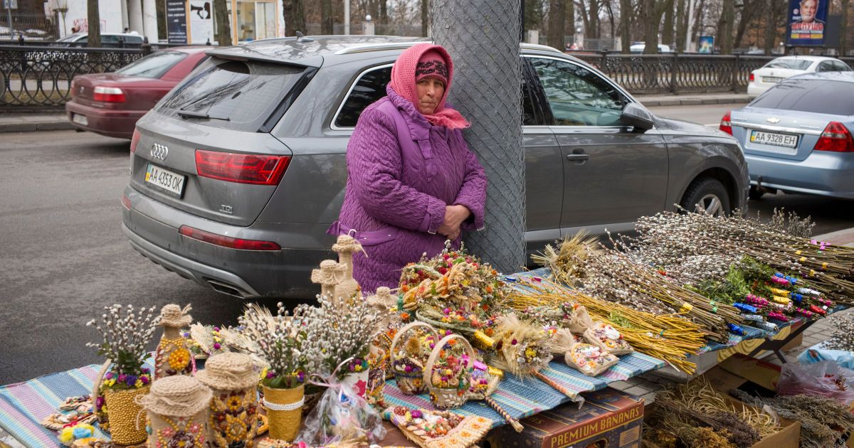 Віряни принесли до церкви гілочки верби / © Reuters