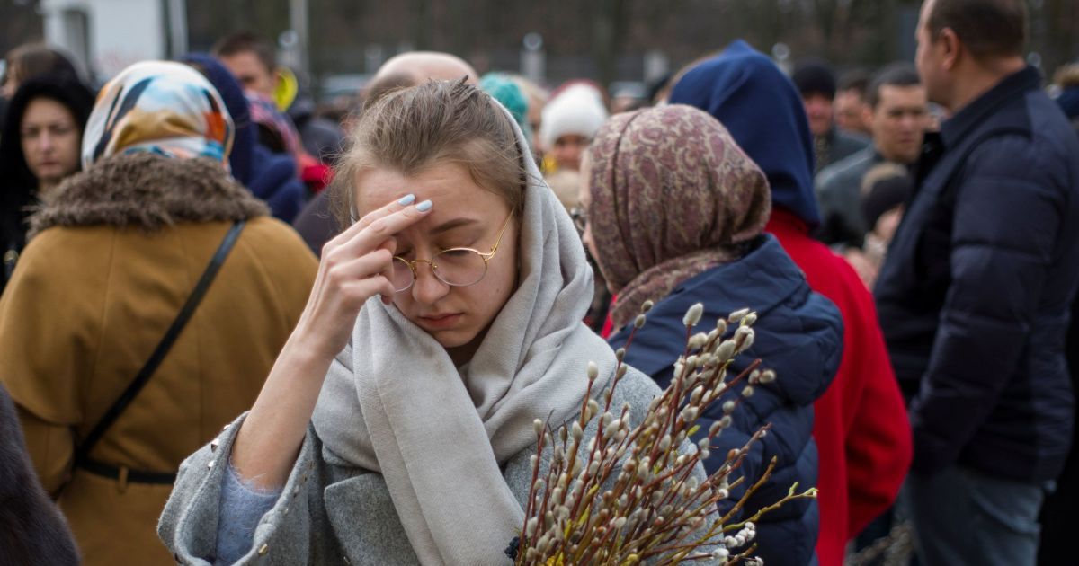 Віряни принесли до церкви гілочки верби / © Reuters