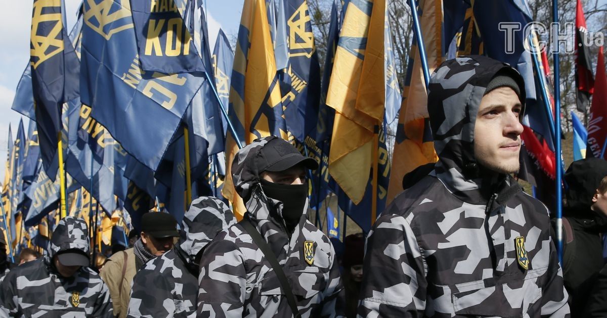 "Оголошуємо "толоку". Нацдружини дали ромам добу, аби ті покинули Голосіївський парк