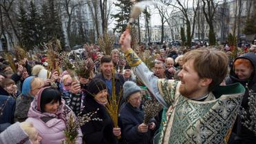 Віряни принесли до церкви гілочки верби / © Reuters