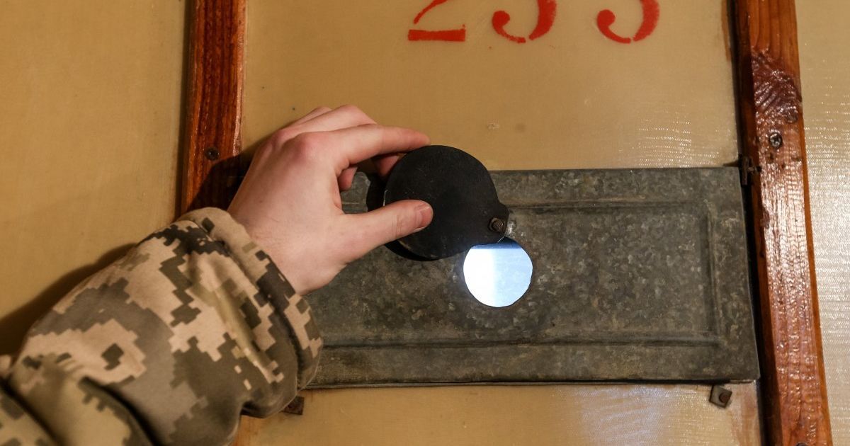 У президента сообщили количество жителей Крыма, которые находятся в российских тюрьмах