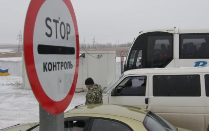 Контрольно-пропускной пункт "Марьинка" закрыли из-за интенсивных обстрелов боевиков