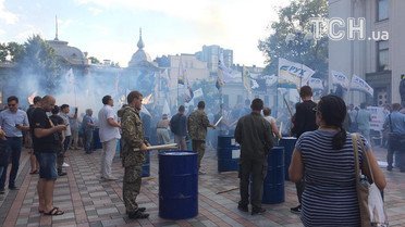 Фаєри і барабани під Радою_1 / © ТСН.ua