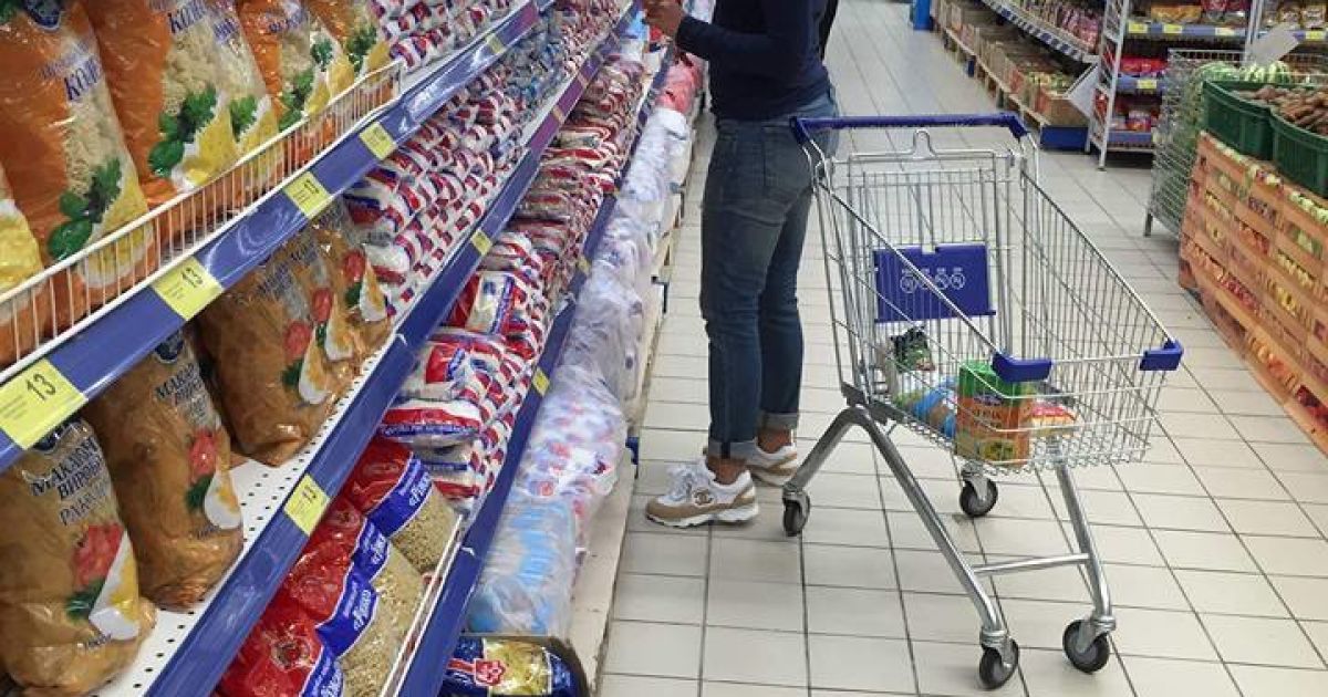 Королевская пришла на шопинг в супермаркет в кроссовках за 26 тысяч гривен