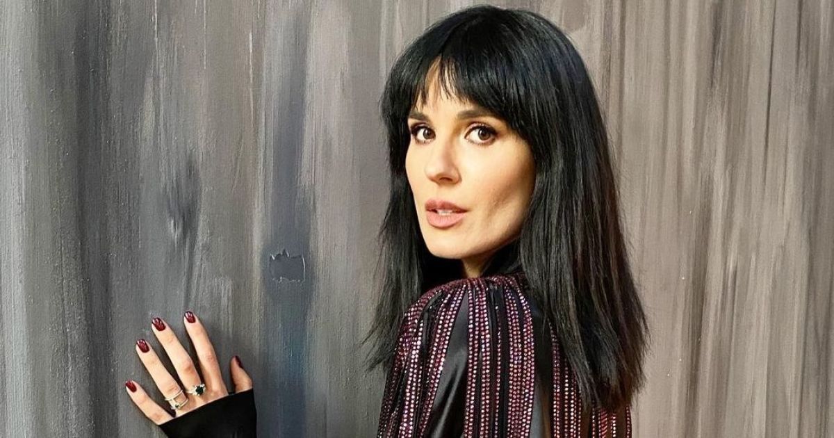 Еркектер қызды сиқыған видеоны қараңыз