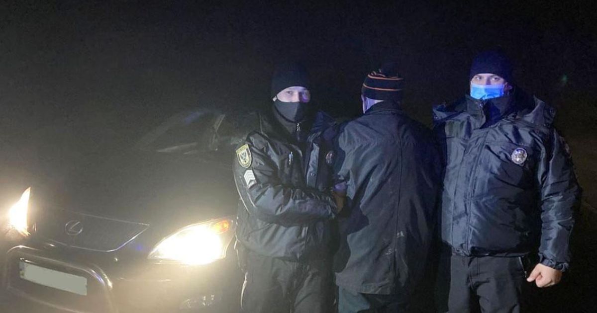 80-летний дедушка украл "Лексус" возле сельсовета и оставил там велосипед "Аист": фото