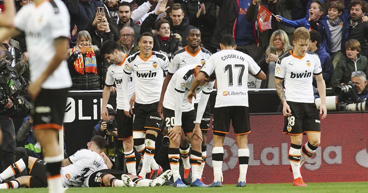 Все футболисты "Валенсии" сдали отрицательный тест на коронавирус, в клубе было 10 инфицированных игроков