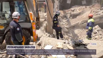 Впервые работают под обстрелами: спасатели из Канады разбирают завалы в Харькове