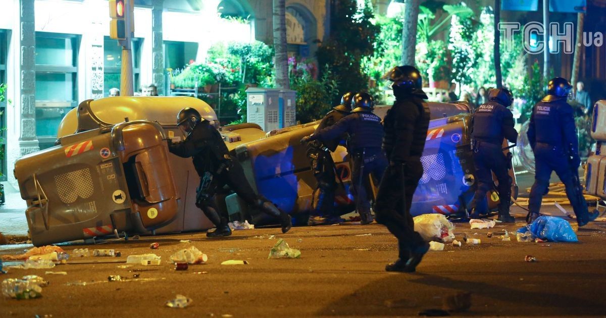 У Каталонії в сутичках протестувальників й поліції було поранено 17 людей